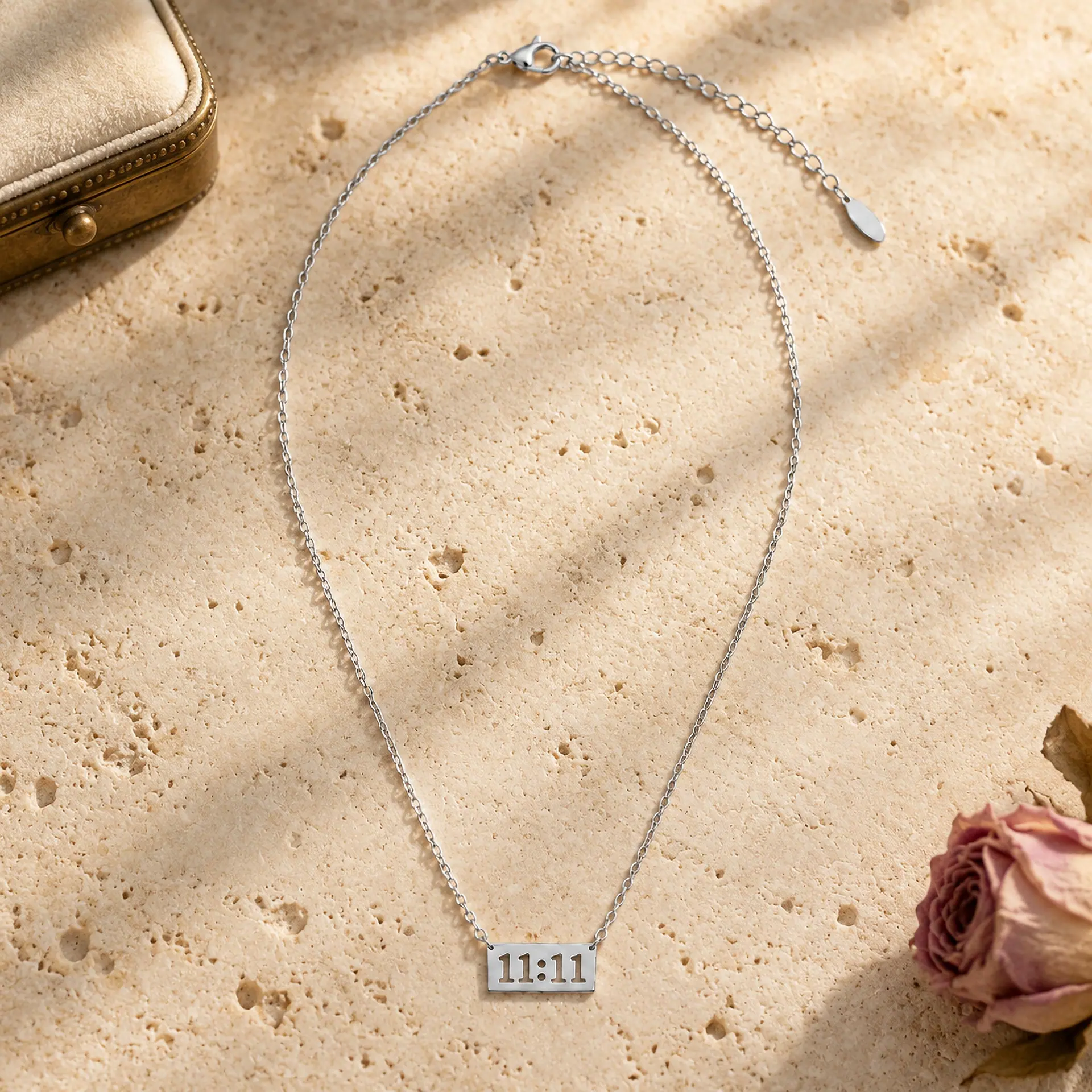 Collar 11:11, foto 2